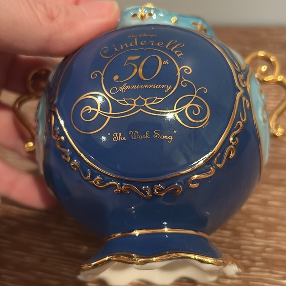 Cinderella 50th anniversary collectors music box - Picture 7 of 9